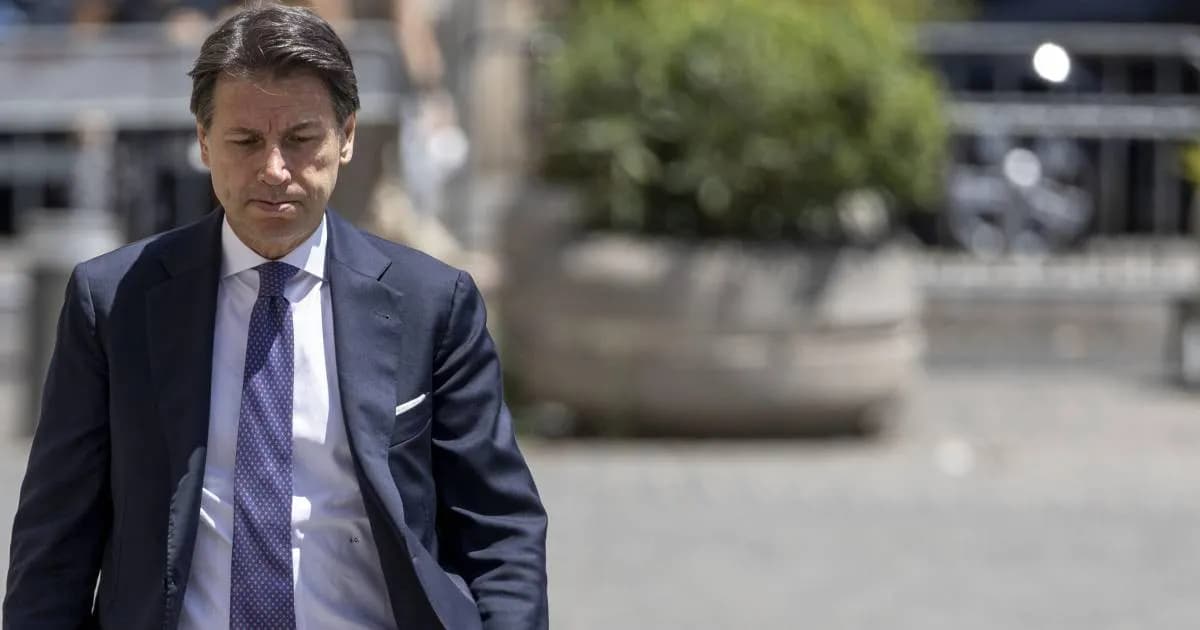 M5s, Conte “terrorizzato”: l’avvocato guarda in Francia per non essere spazzato via