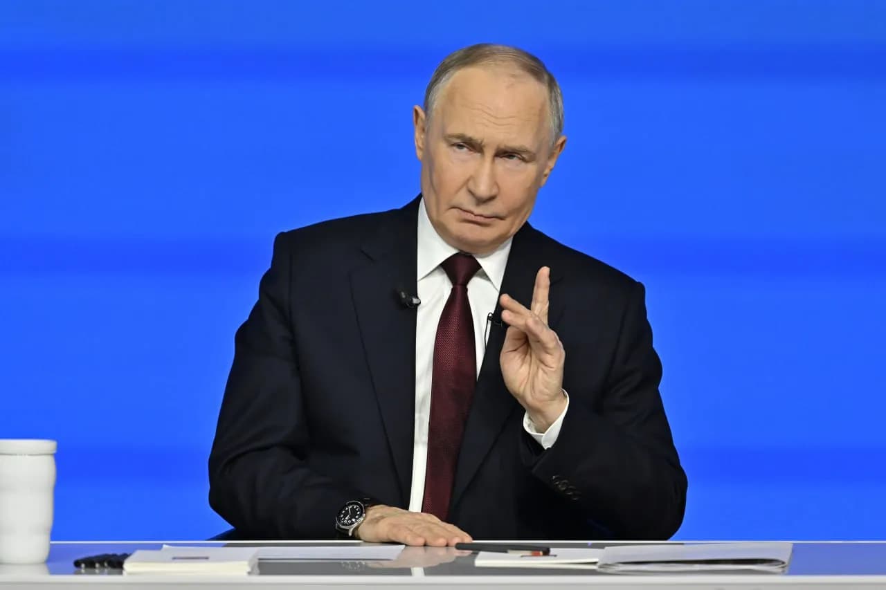 Putin e la conferenza stampa di fine anno. Il presidente russo irride Zelensky: “È un artista. Perché non è entrato a Kupyansk?” – DIRETTA