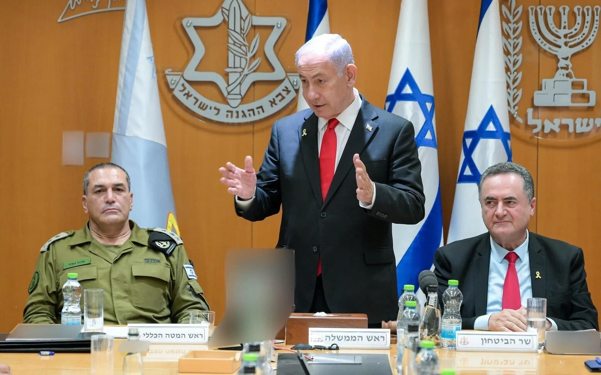 BRIEFING ROOM. Com’è andato l’atteso gabinetto di sicurezza israeliano: l’orientamento di Netanyahu, i ministri esclusi dal vertice, la valutazione sugli ostaggi