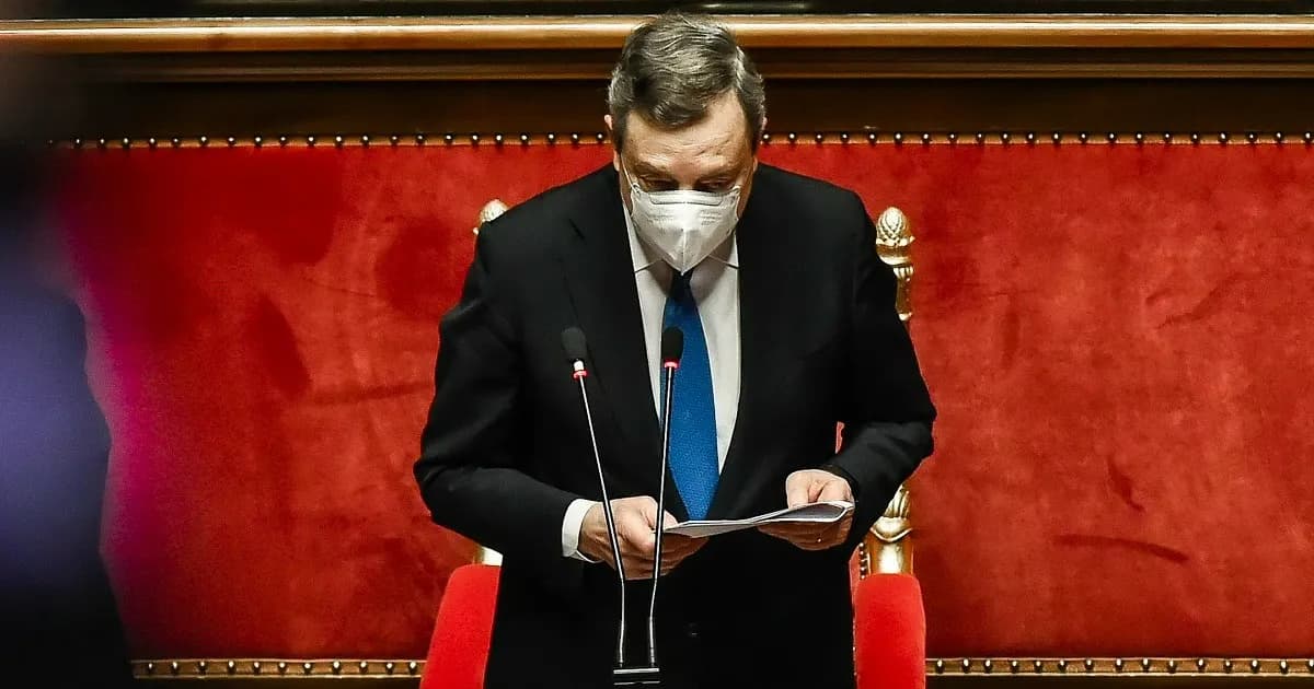 Draghi leader svetta sul Senato. Ma il futuro è tetro, “è tornata la giungla della Storia”