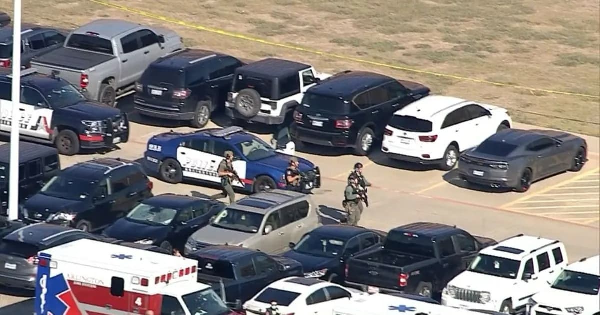 Sparatoria al liceo di Arlington: gli spari e il panico in classe – VIDEO