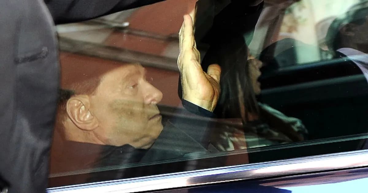 Berlusconi ricoverato. E ora si teme il contraccolpo del no al Colle: “Questa per Silvio è dura”