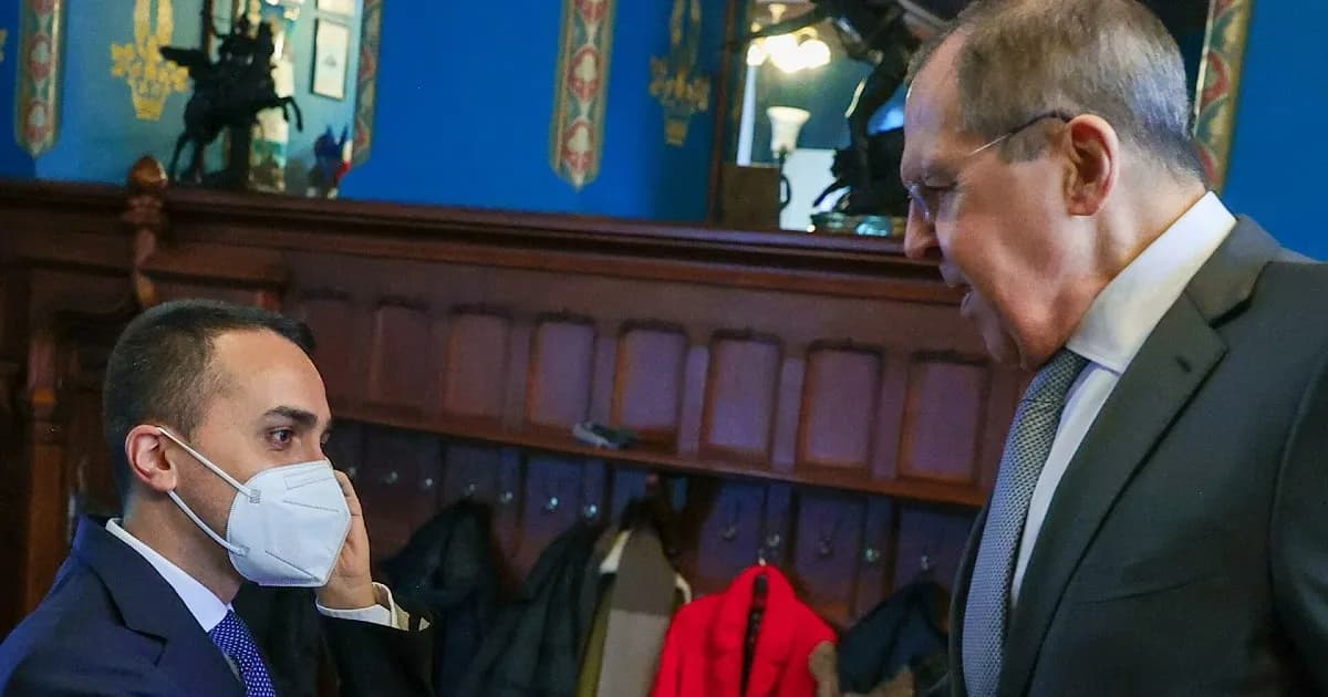 Lavrov durissimo con Di Maio: “Strana idea di diplomazia, impari la professione”