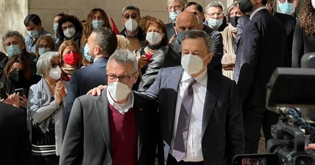 Draghi in visita alla CGIL dopo l’assalto neofascista: abbraccio con Landini – VIDEO