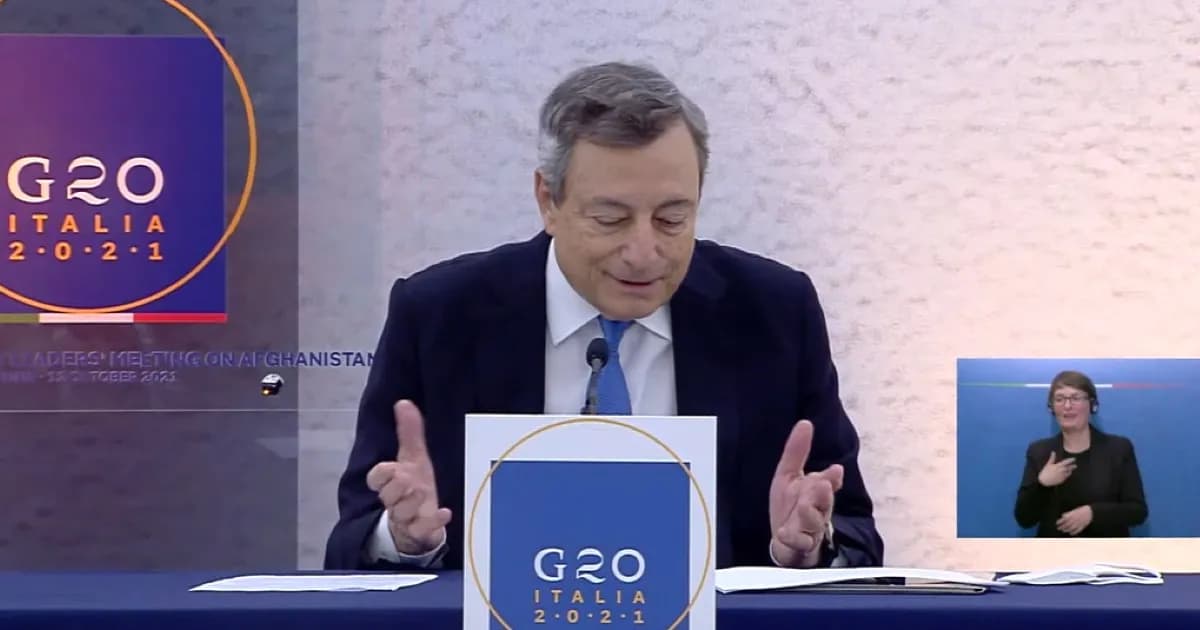 Giornalista va fuori tema: “Inevitabile parlare…”. Draghi lo riprende: “No, evitabilissimo” – VIDEO