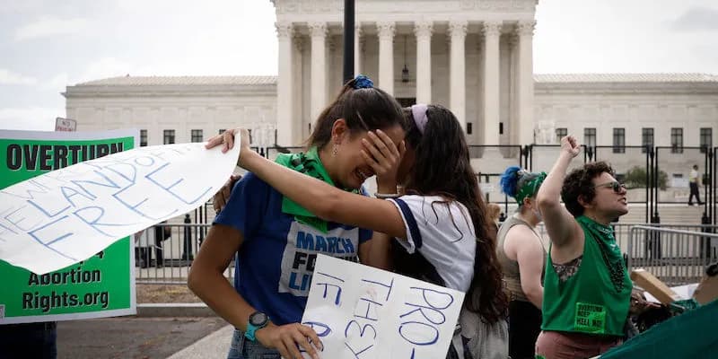 USA, Corte Suprema abolisce diritto all’aborto: proteste e scontro istituzionale – DIRETTA
