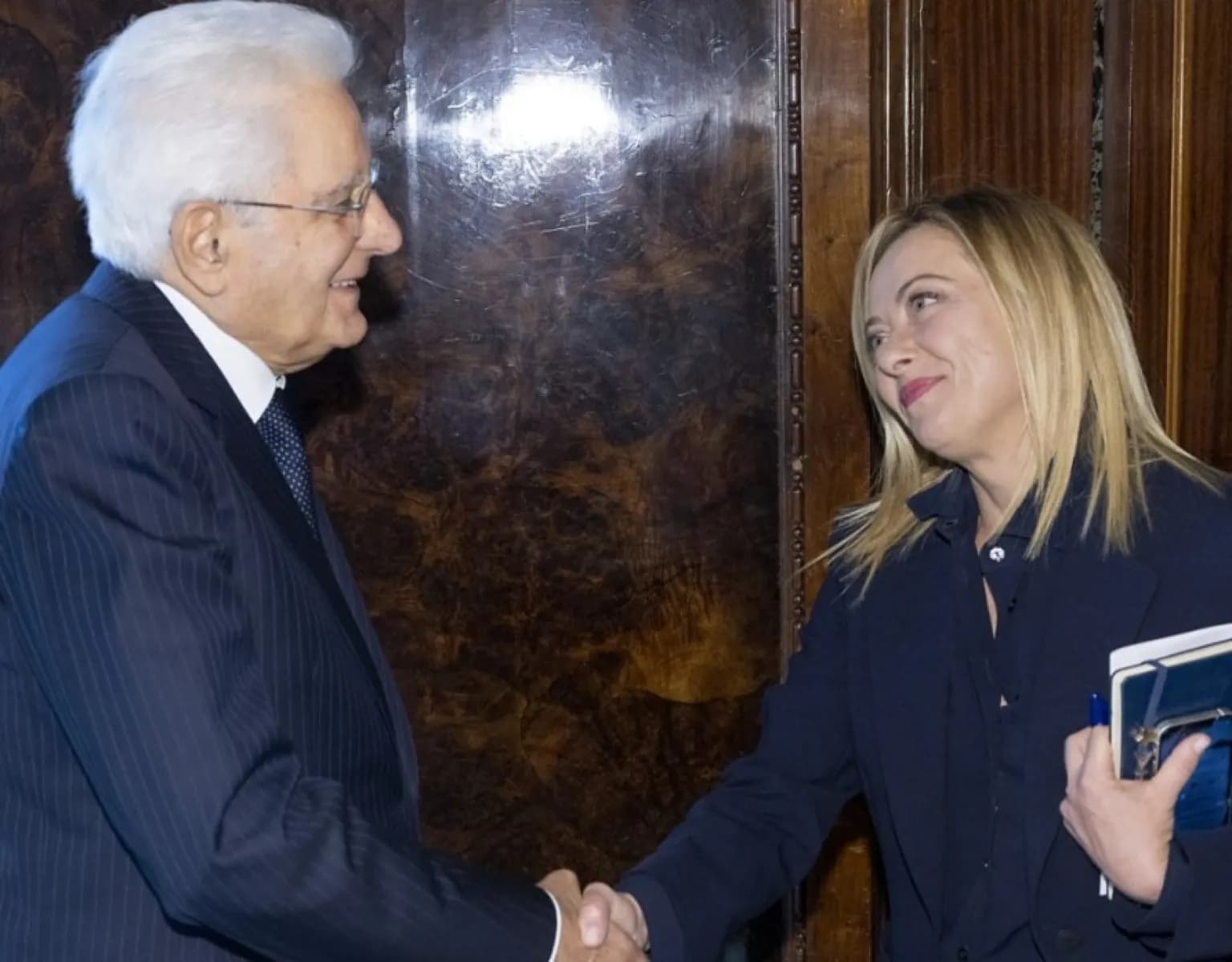 FLASH! Cosa si sono detti Mattarella e Meloni al Quirinale: “colazione di lavoro”, ricostruzione e portata principale…