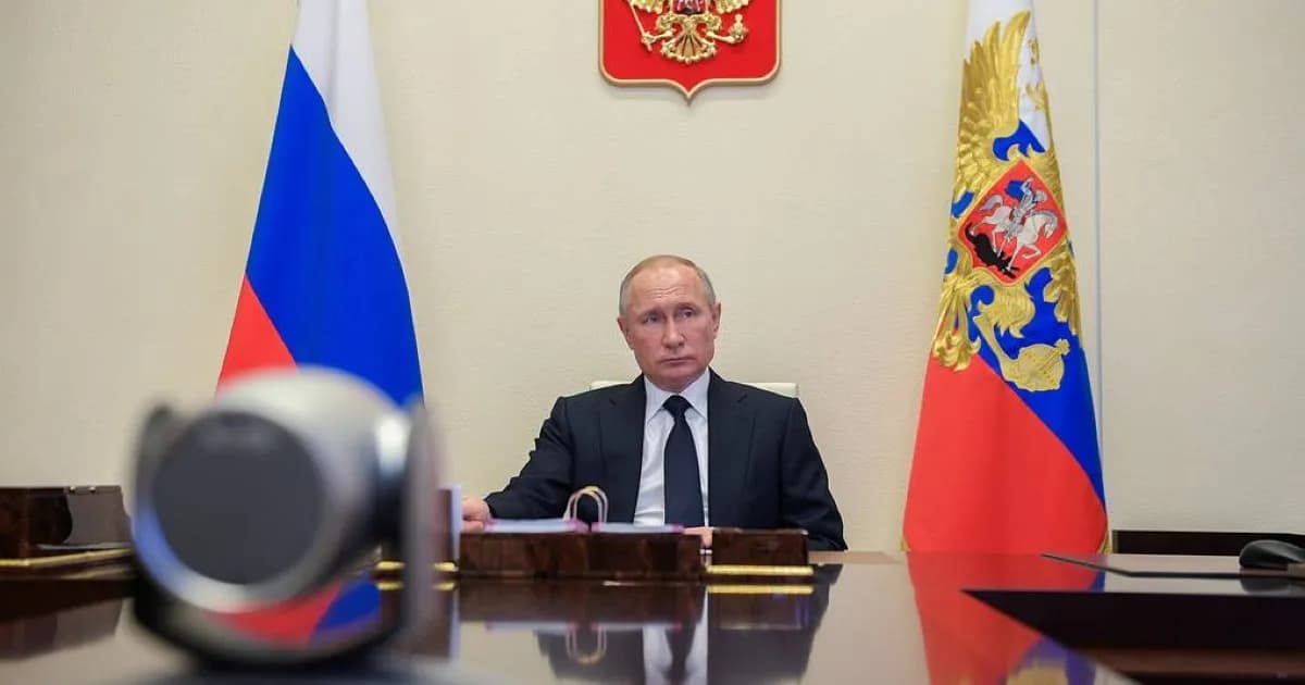 Putin gela Macron: “Prematuro incontro con Biden”. Poi a sorpresa riunisce il Consiglio di sicurezza