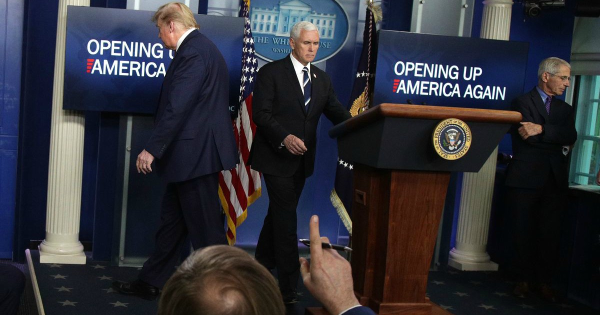 Trump lascia la conferenza stampa